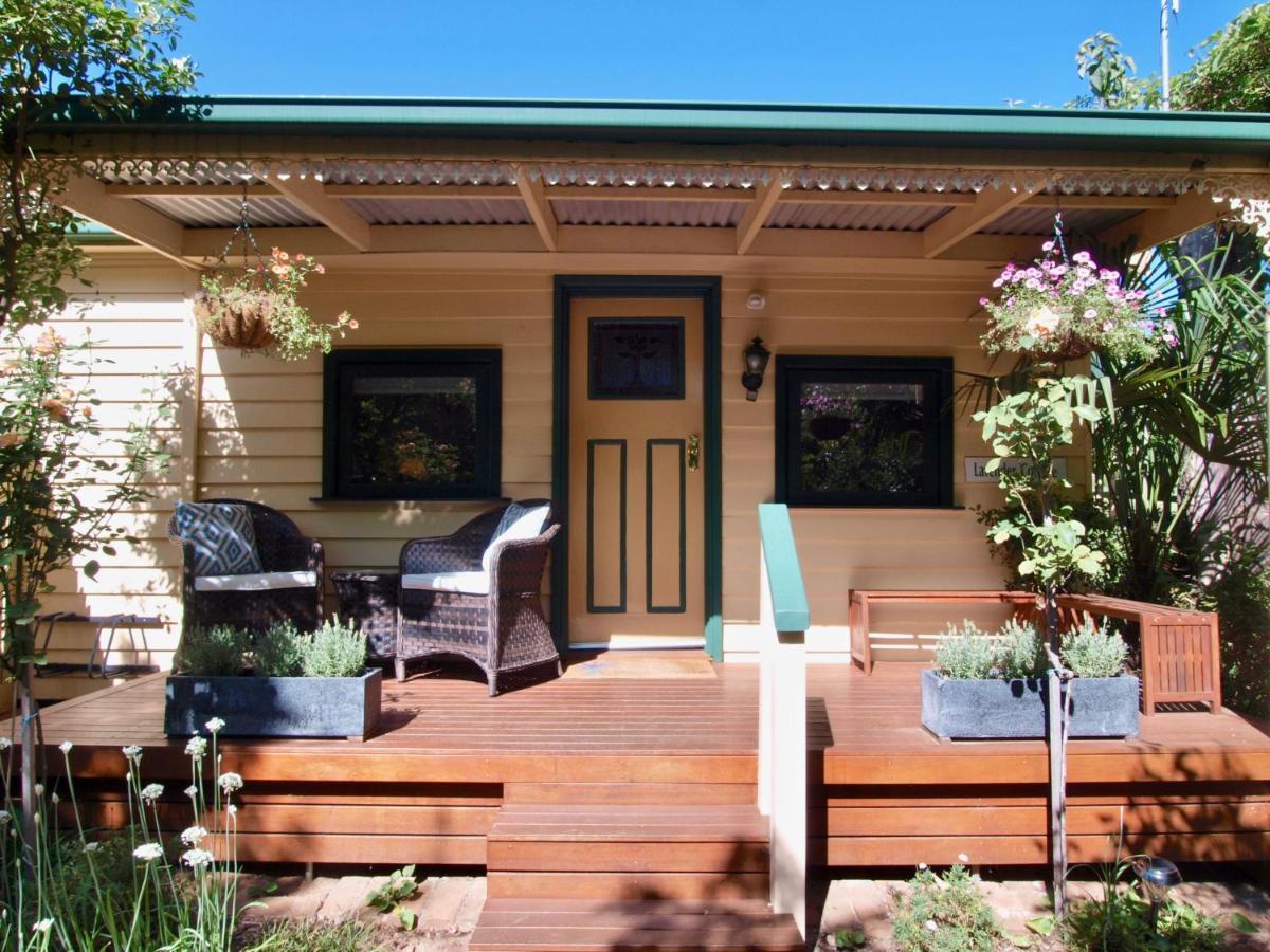 Tiffany'S Cottages Bright Exterior photo