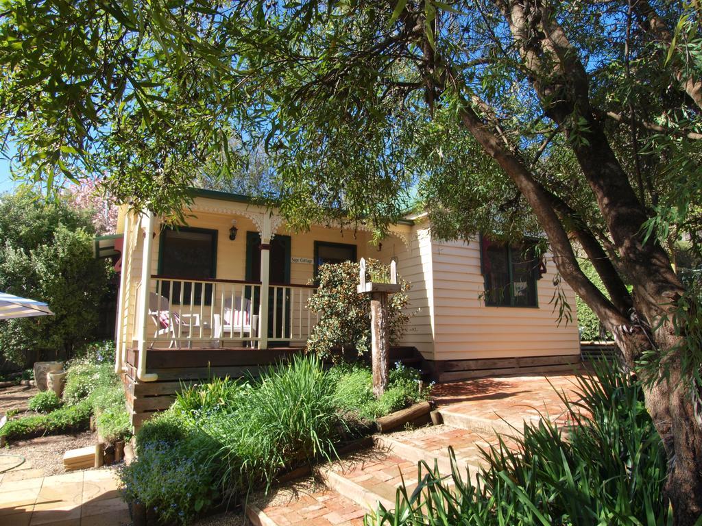 Tiffany'S Cottages Bright Exterior photo